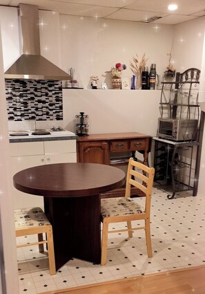 Dining - 【ALL-INCLUSIVE & FURNISHED】2BR Walkout Suite NE Calgary | Private Entry (Calgary)