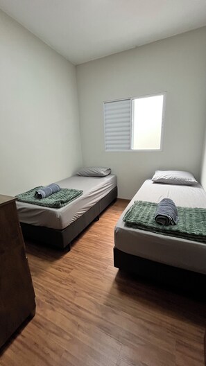 3 dormitorios, tabla de planchar con plancha, wifi y ropa de cama