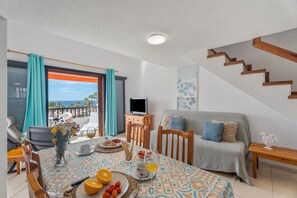 Dining - Vacation Home 'Santiago Beach' with Sea View, Shared Pool and Wi-Fi (Costa Adeje)