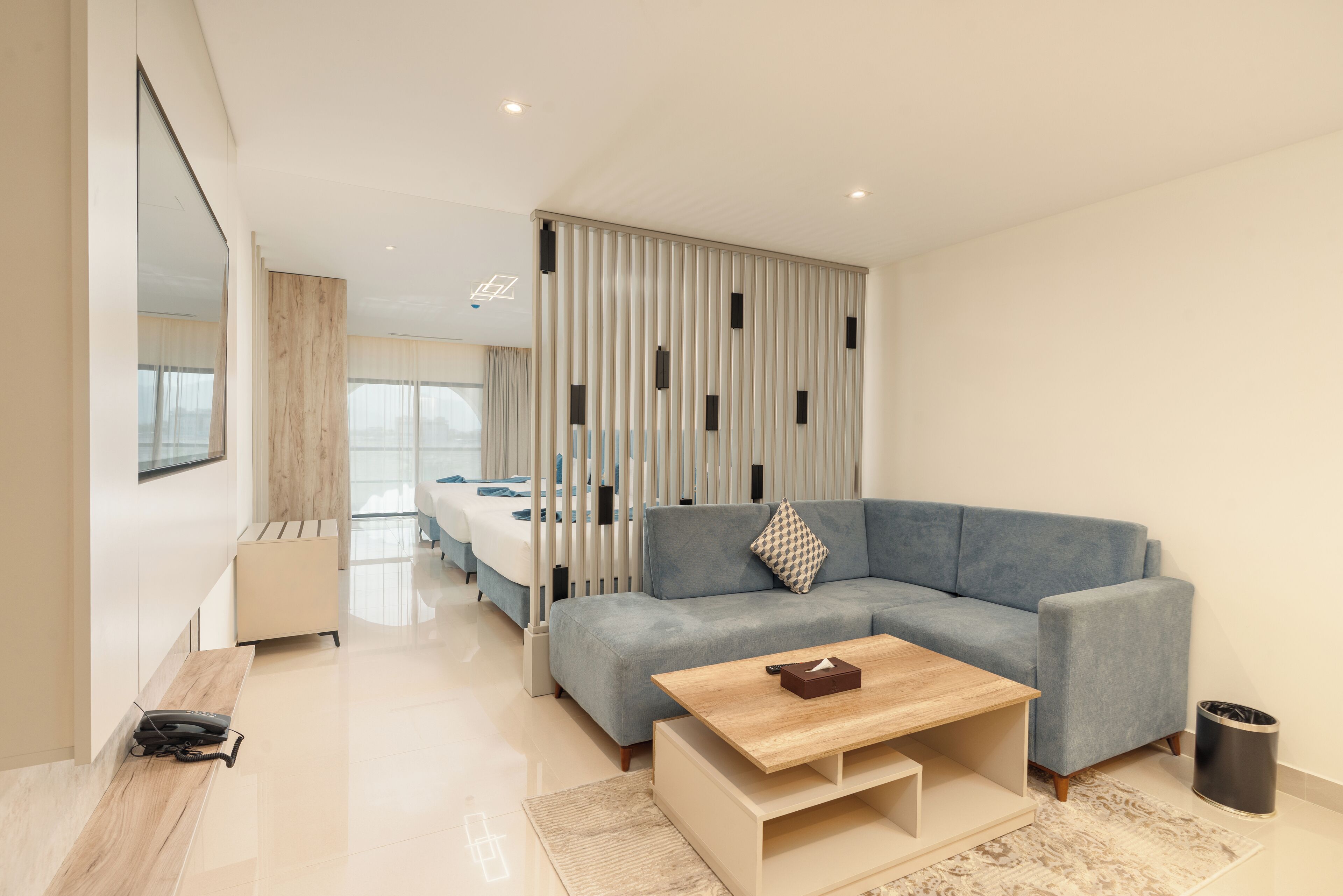 Habitación triple estándar | Caja fuerte, escritorio, cortinas opacas y sistema de insonorización