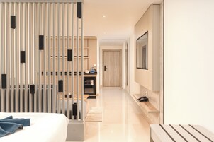 Standard Triple Room | In-room safe, desk, blackout drapes, soundproofing