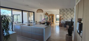 Interior - Exceptional contemporary villa - calm, spa pool & nature views (Chusclan)
