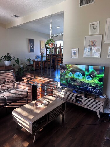 Escape the madness. Serene house in Redlands. Short drive from the city.