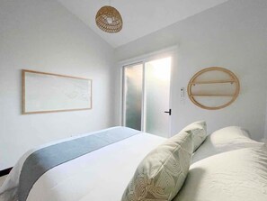 3 bedrooms, in-room safe, iron/ironing board, travel cot - Beach House & Resort amenities Ciudad del Mar Jaco (Jacó)