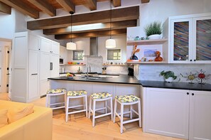 Fridge, microwave, oven, stovetop - Splendid 3-bedroom house with AC in charming historic Santa Fe - Monthly Rental (Santa Fe)