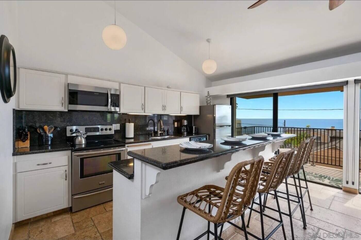 雪櫃、微波爐、焗爐、爐具