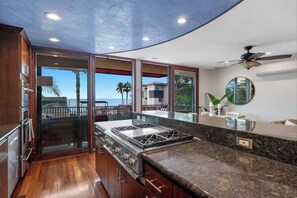 Geladeira, micro-ondas, fogão, cooktop