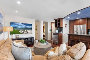 Smart TV, books - LaJolla whole Beach house spa and ocean view. (San Diego)