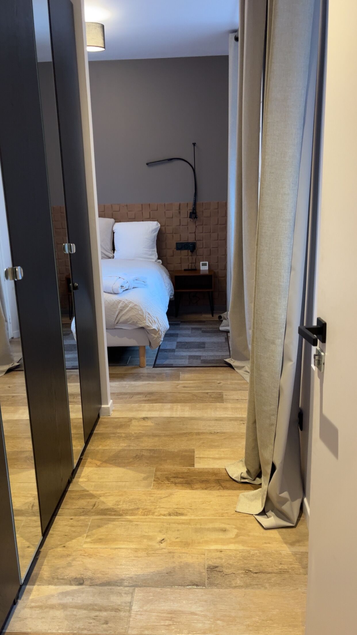 Iron/ironing board, internet, bed sheets