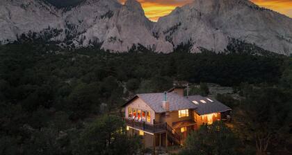 Mountain Retreat w/ Game Room - 5 Min to Hot Springs