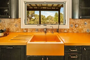 Fridge, microwave, oven, stovetop - Goldmine Mountain and Sky Retreat (Saguache County)