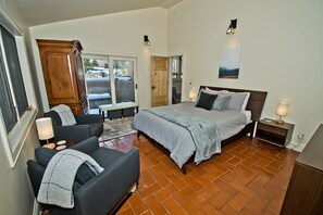 2 bedrooms, desk, free WiFi, bed sheets