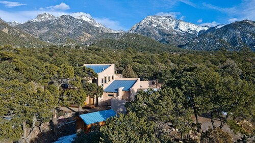 Goldmine Mountain and Sky Retreat