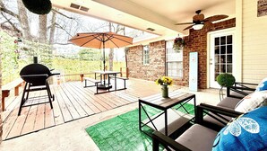 A covered patio with a barbecue grill, outdoor furniture, and a ceiling fan. - Gig ‘Em Ags! Pool table, patio, 7 mins Kyle Field (Bryan)