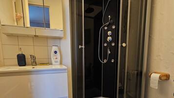 Haartrockner, Seife, Toilettenpapier