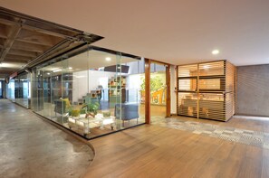 Quầy tiếp tân