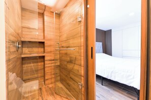 Signature Suite, City View | Bilik Mandi