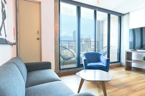 Phòng Suite Business, quang cảnh thành phố | Khu phòng khách