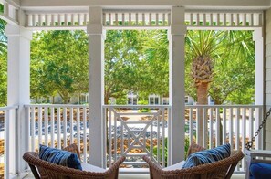 Property grounds - 3bd 2 bth condo in SRB Beach access 10 min walk to beach. Pool and fitness cntr (Santa Rosa Beach)