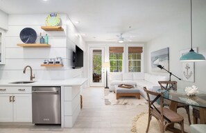 Living area - 3bd 2 bth condo in SRB Beach access 10 min walk to beach. Pool and fitness cntr (Santa Rosa Beach)