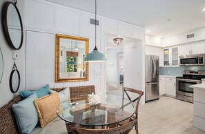 Interior - 3bd 2 bth condo in SRB Beach access 10 min walk to beach. Pool and fitness cntr (Santa Rosa Beach)