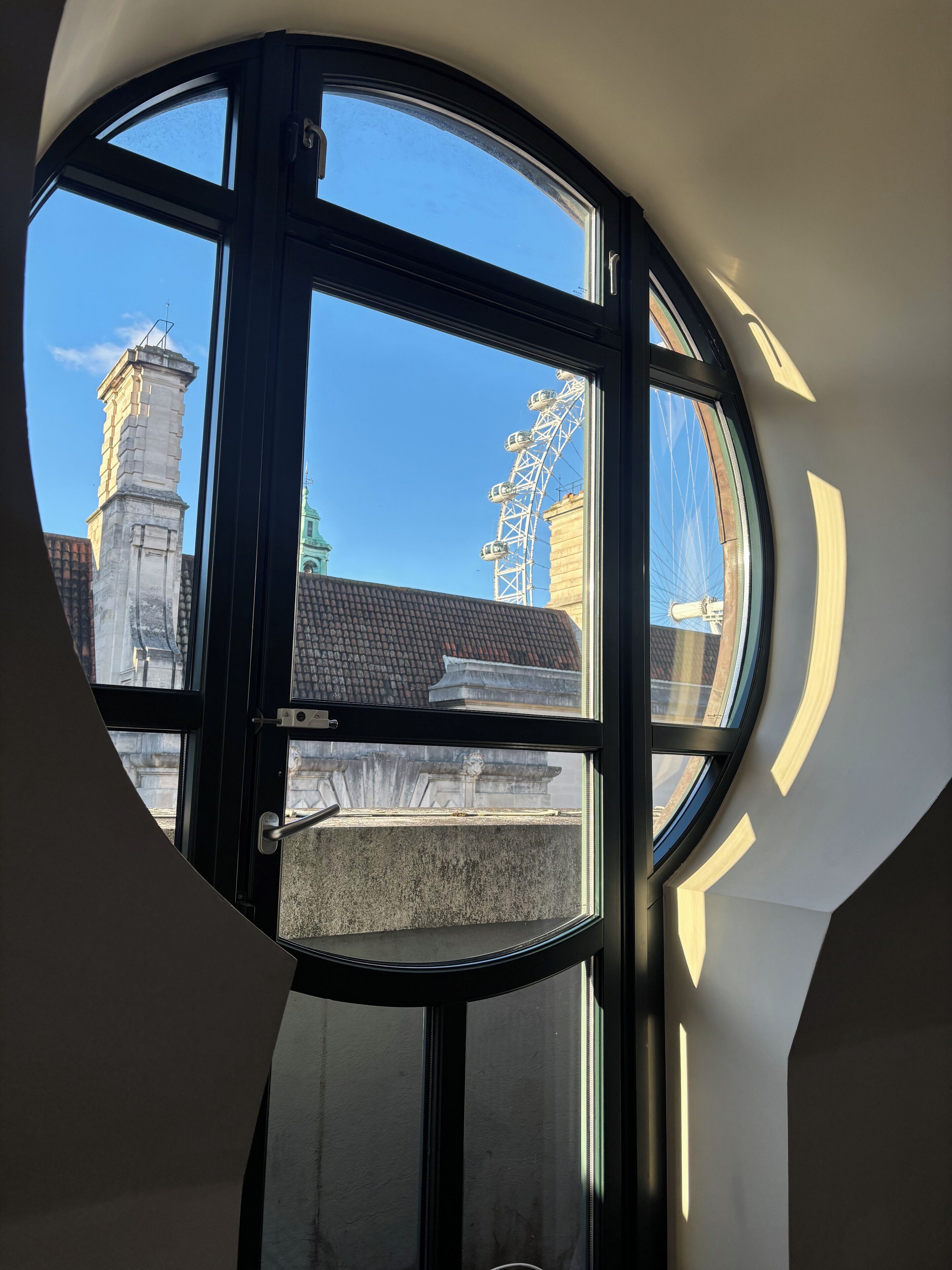 المنشأة من الداخل