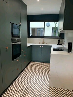 Private kitchen - Villa Patio Bleu, heated pool, center & beach (Arès)