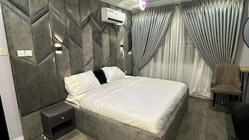 Family Room, Balcony, City View | Desk, laptop workspace, blackout drapes, soundproofing