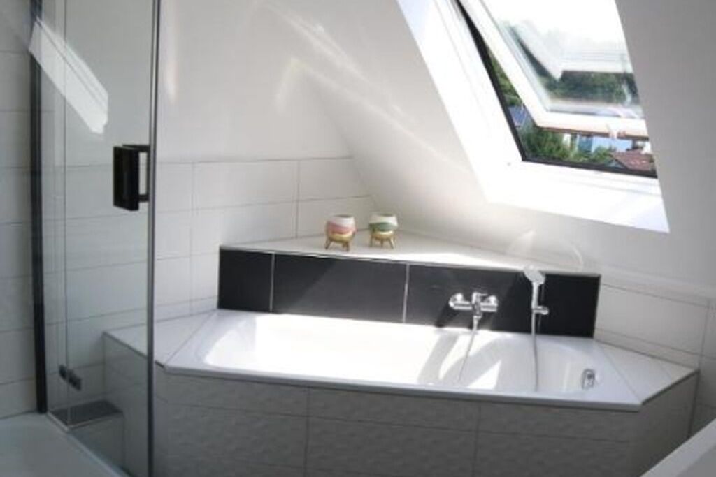 Haartrockner, Handtücher, Seife, Toilettenpapier