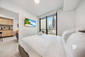 1 bedroom, iron/ironing board, travel cot, WiFi - Chic 1-BR in the Heart of Miami | Pool + Gym (Miami)