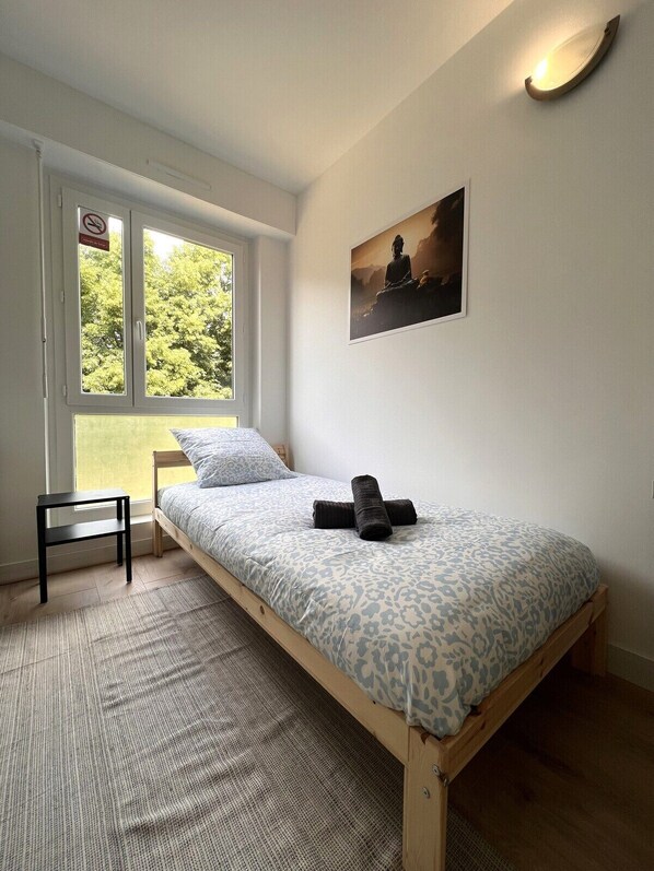 Iron/ironing board, WiFi, bed sheets