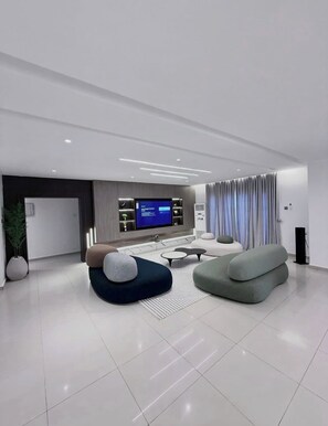 Apartemen Deluks, balkon, pemandangan kota | Interior