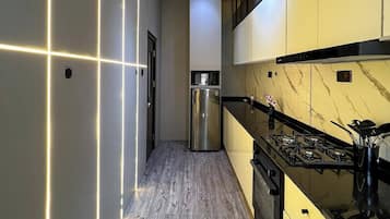 Deluxe Apartment, Balcony, City View | Private kitchen