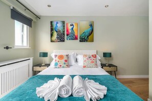 1 bedroom, desk, iron/ironing board, travel cot - Luxury 70sqm 1BR Hoxton Sq near Old St Sleeps 4 (Greater London)