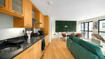 Fridge, microwave, oven, stovetop