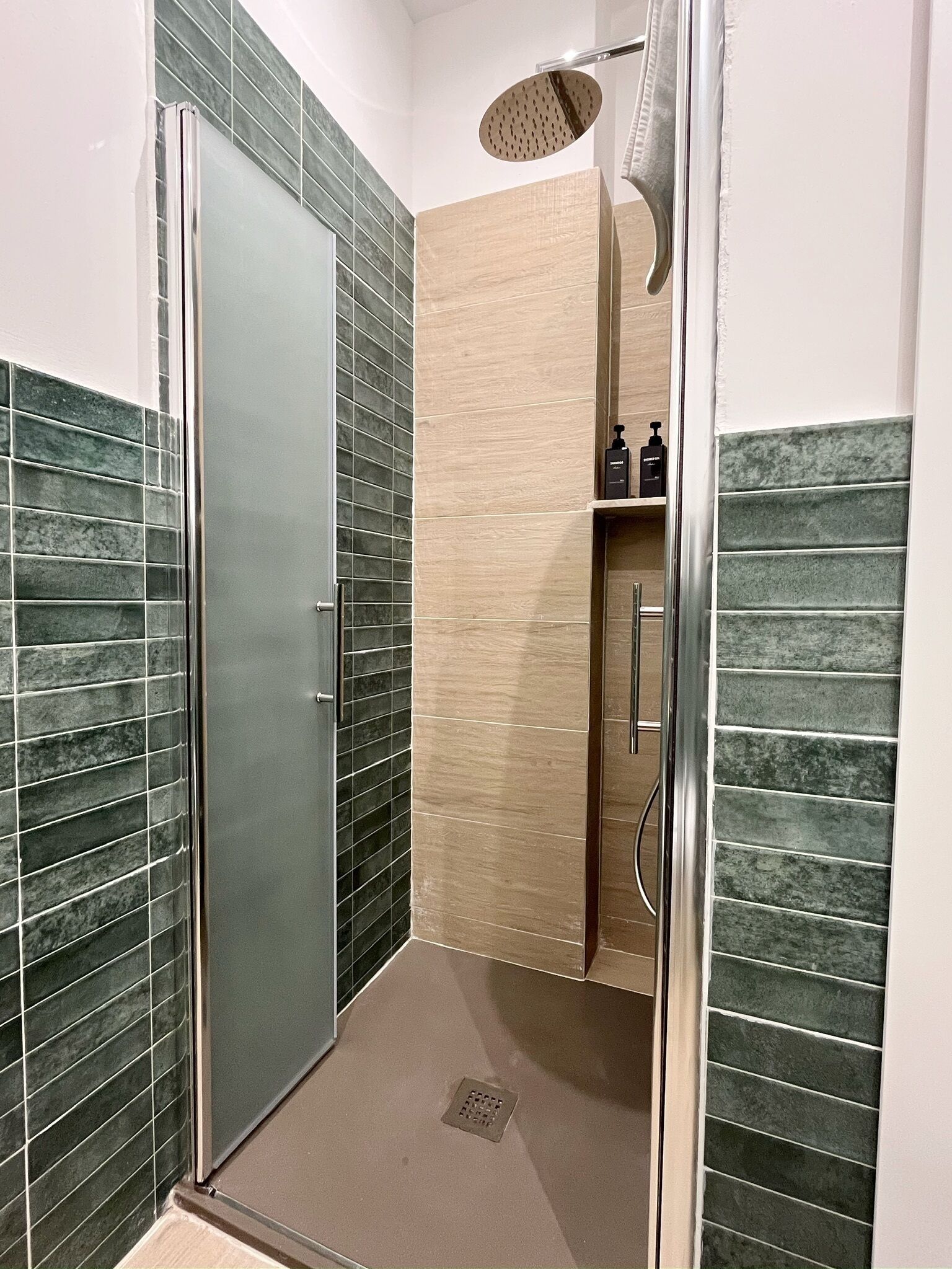 Doccia, asciugacapelli, bidet, asciugamani