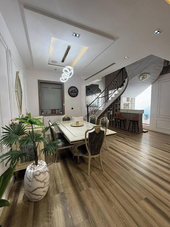 Family Room, Balcony, City View | Interior - IBANI SUITES (Abuja)