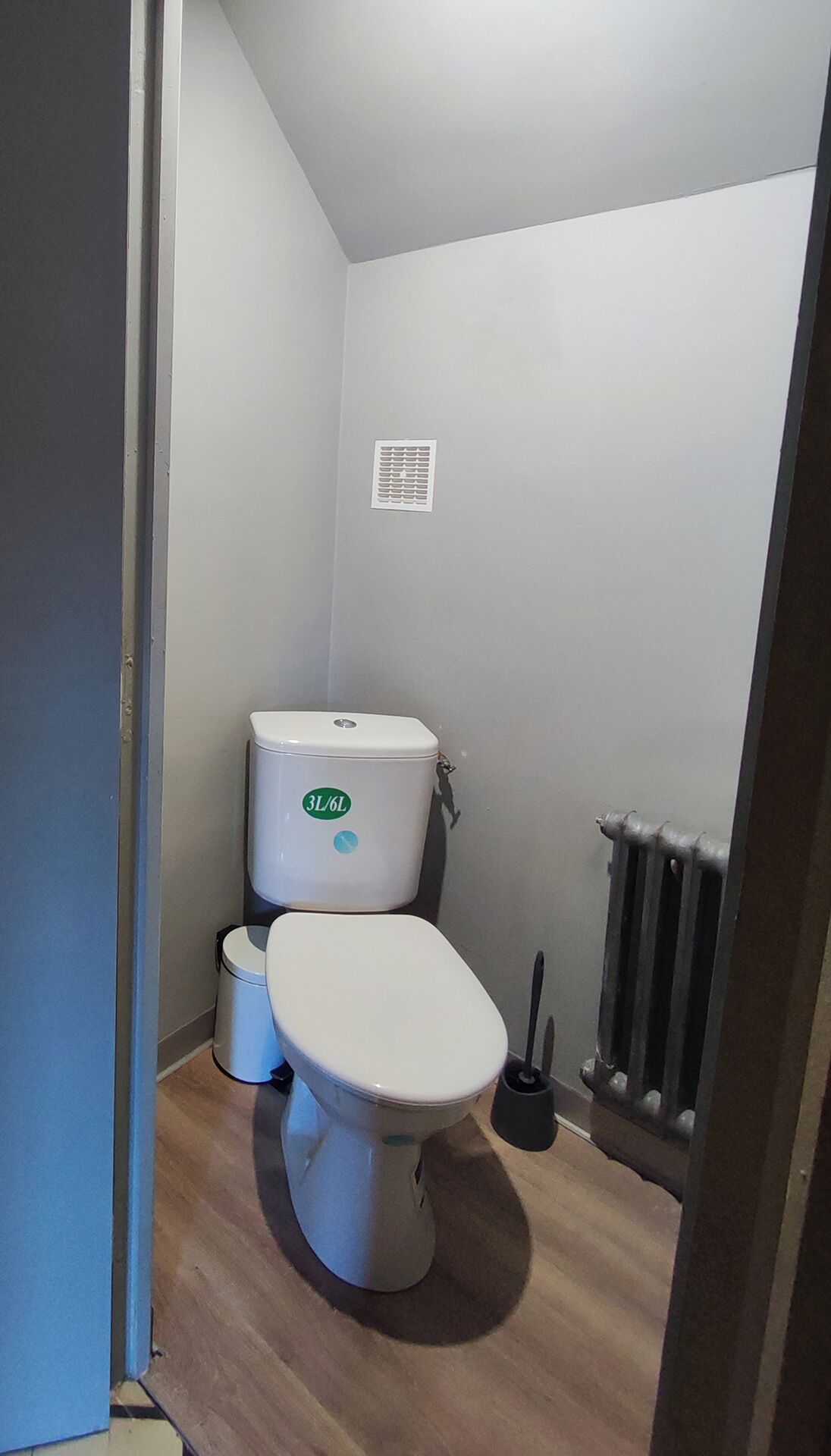 Suihku, hiustenkuivaaja, pyyhkeet, saippua