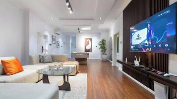 Junior Room, Balcony, City View | Living area