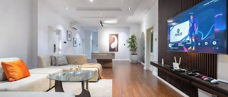 Junior Room, Balcony, City View | Living area