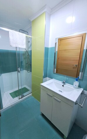 Shower, hair dryer, towels - Apartment Lola 1 Nerja (Nerja)