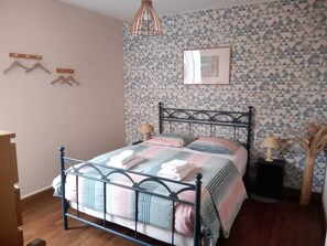 2 makuuhuonetta, silitysrauta/-lauta, internet, vuodevaatteet