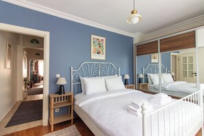 2 bedrooms, desk, iron/ironing board, free WiFi - Chic 2BR Gem on Moda’s Iconic Antiques Street (Istanbul)