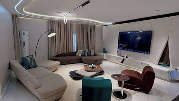 Comfort Apartment, Balcony, City View | Interior