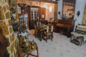 Lunch, dinner, brunch served; local and international cuisine  - Dar Alyssa (Le Kef)