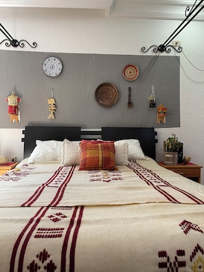 Chambre Confort double, non-fumeur, salle de bain privĂ©e | Espace de travail pour ordinateurs portables, rideaux dâobscurcissement
