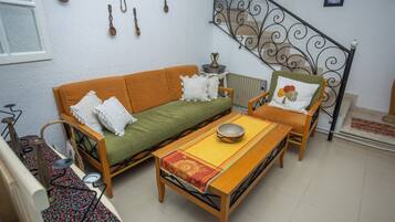 Comfort Quadruple Room | Living area