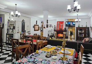 Lunch, dinner, brunch served; local and international cuisine  - Dar Alyssa (Le Kef)