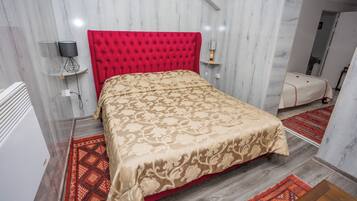 Chambre Triple Confort | Rideaux occultants, fer et planche Ă repasser, Wi-Fi gratuit