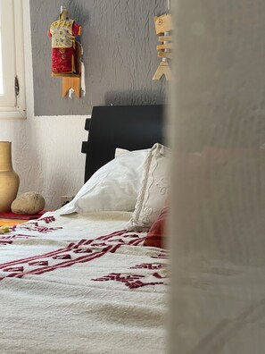 Habitació doble Comfort, no fumadors, bany privat | Espai de treball apte per a portàtils i cortines opaques 